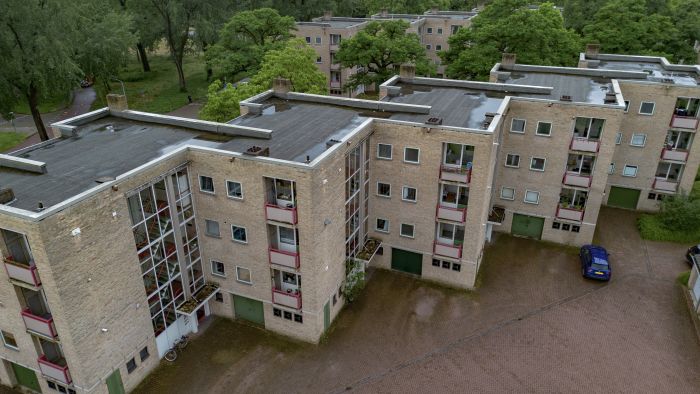 Drone bovenaanzicht Grijpmaflats Eindhoven.