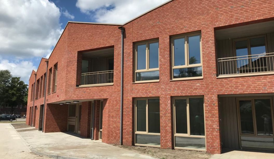 Nieuwbouw Maycrete D-woningen, Breda – vervanging van verouderde Maycrete-D woningen door eigentijdse, energiezuinige baksteenbouw met ruime gevelopeningen, loggia’s en galerijen.