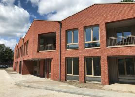 Nieuwbouw Maycrete D-woningen, Breda – vervanging van verouderde Maycrete-D woningen door eigentijdse, energiezuinige baksteenbouw met ruime gevelopeningen, loggia’s en galerijen.