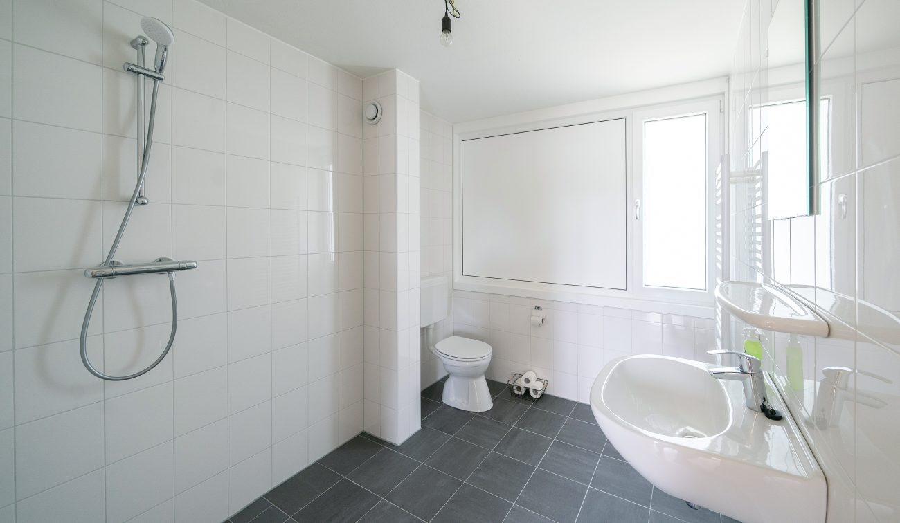 Vernieuwde badkamer in een woning aan de Herculesstraat in Rosmalen, onderdeel van het groot onderhoudsproject.