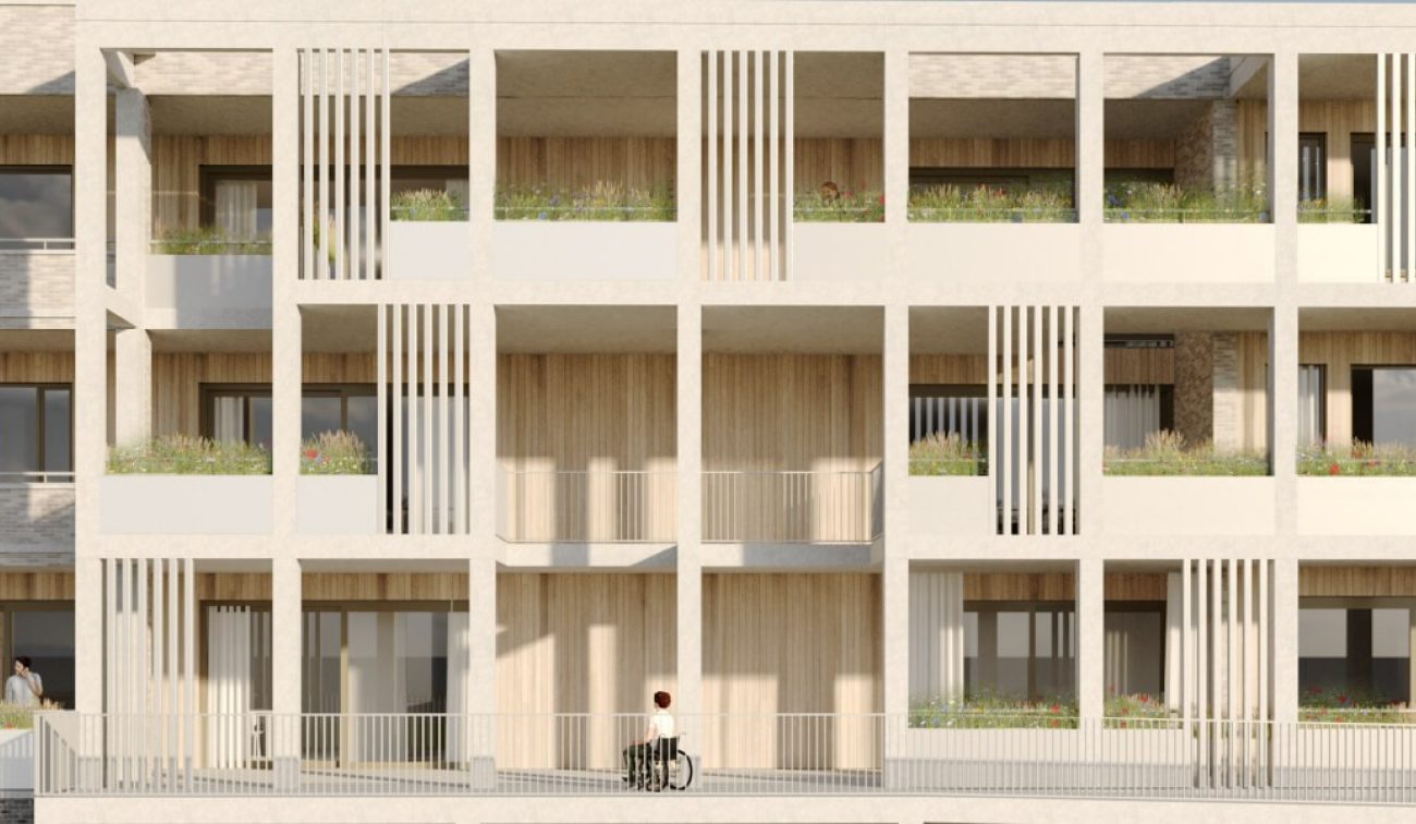 De Baron Bergen op Zoom: gevel met witte kaders, houten nissen, balkons en groene plantenstroken.